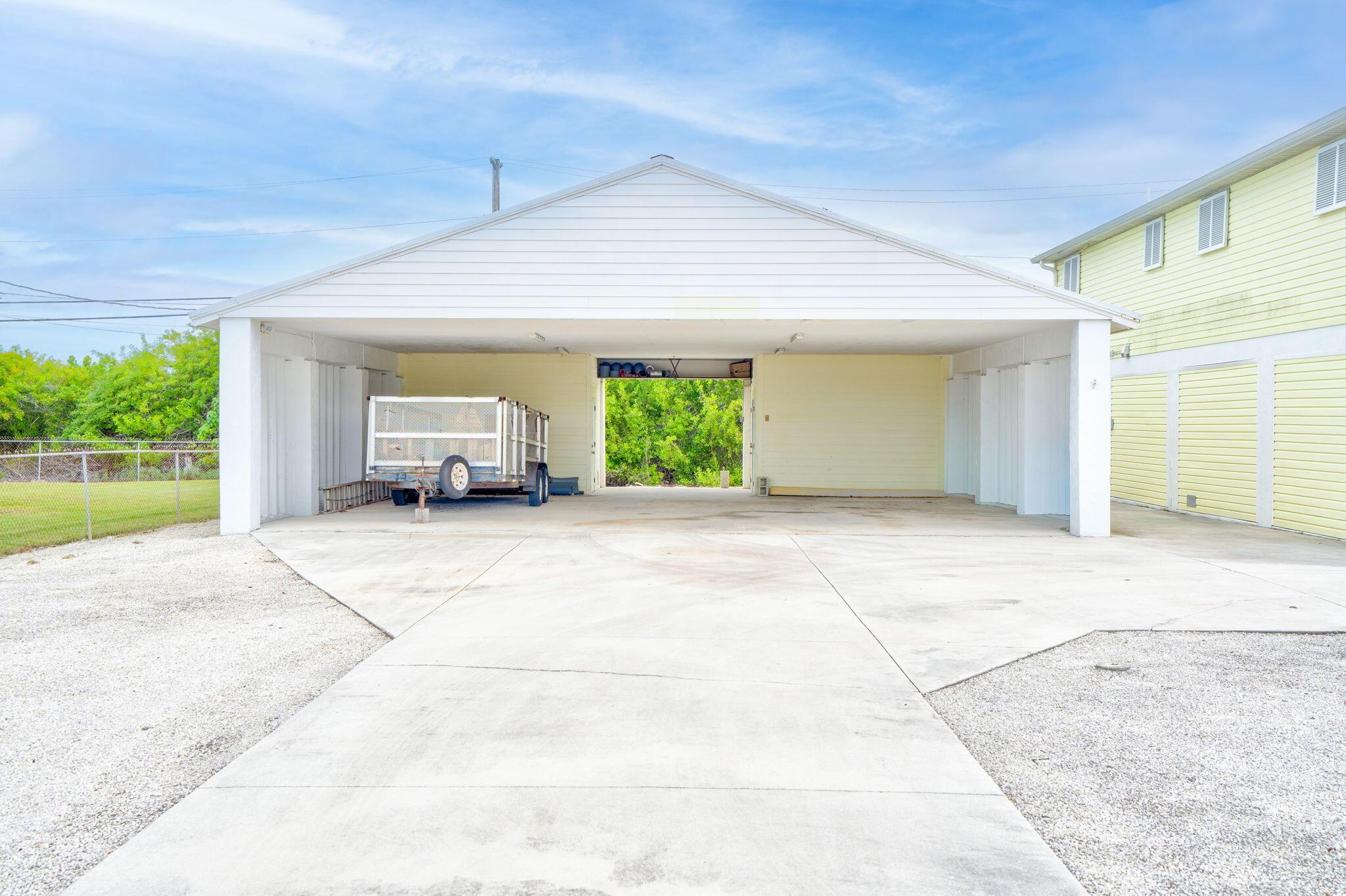 Image 2: Hangar