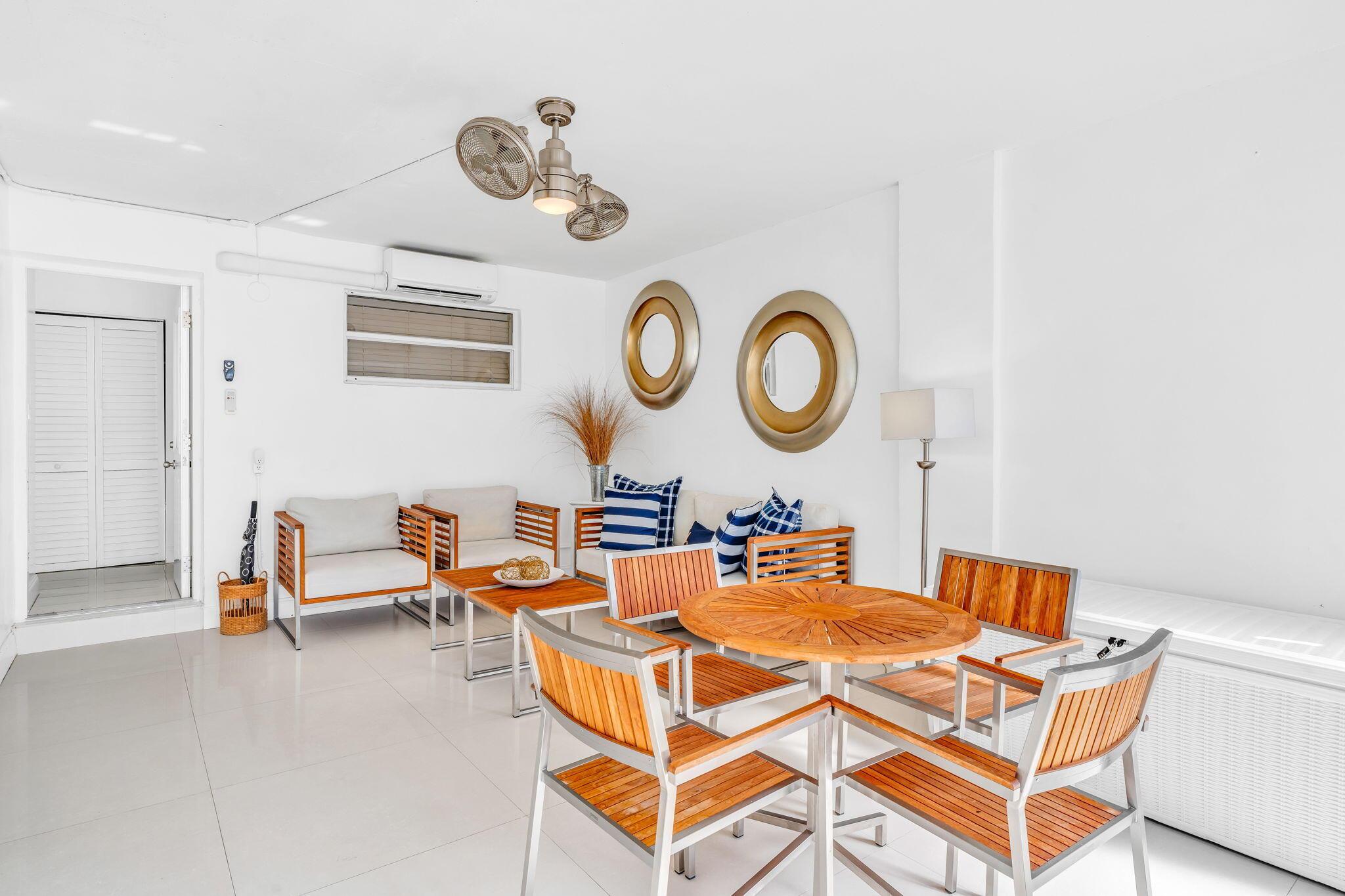 Image 2: Inviting Lounge & Dining Area