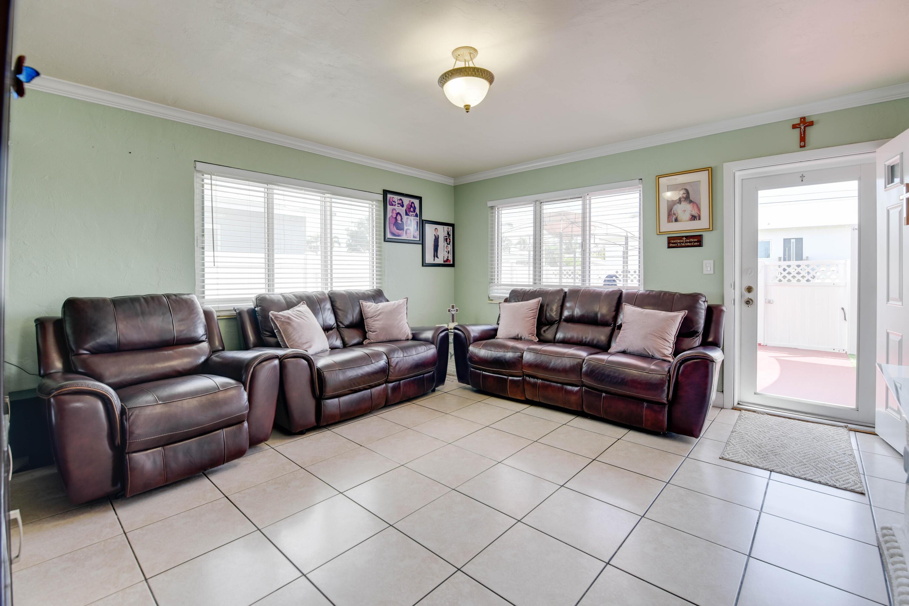 Image 1: Living room