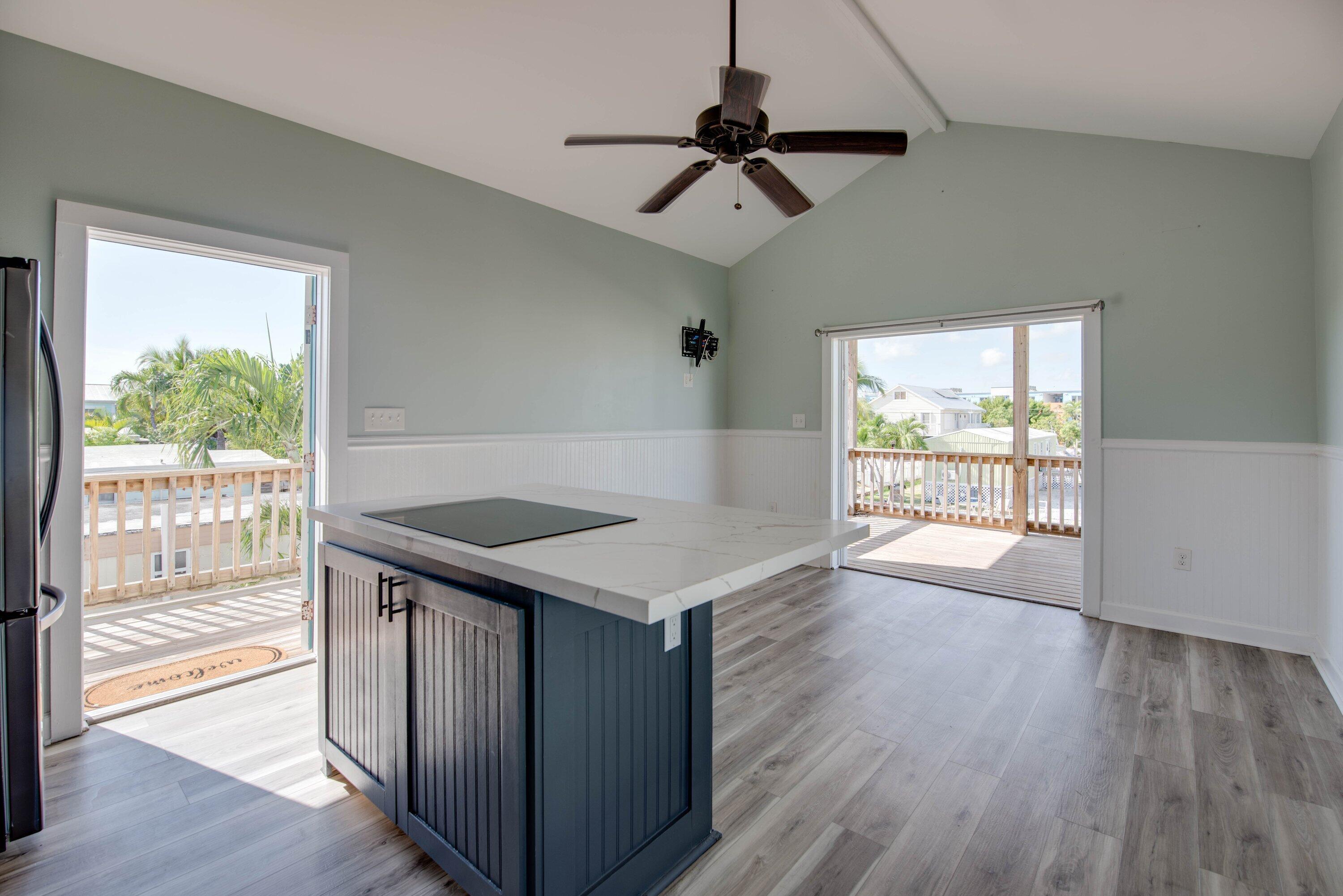 Image 4: Kitchen and Living Area