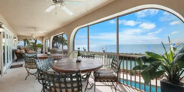 Image 4: balcony