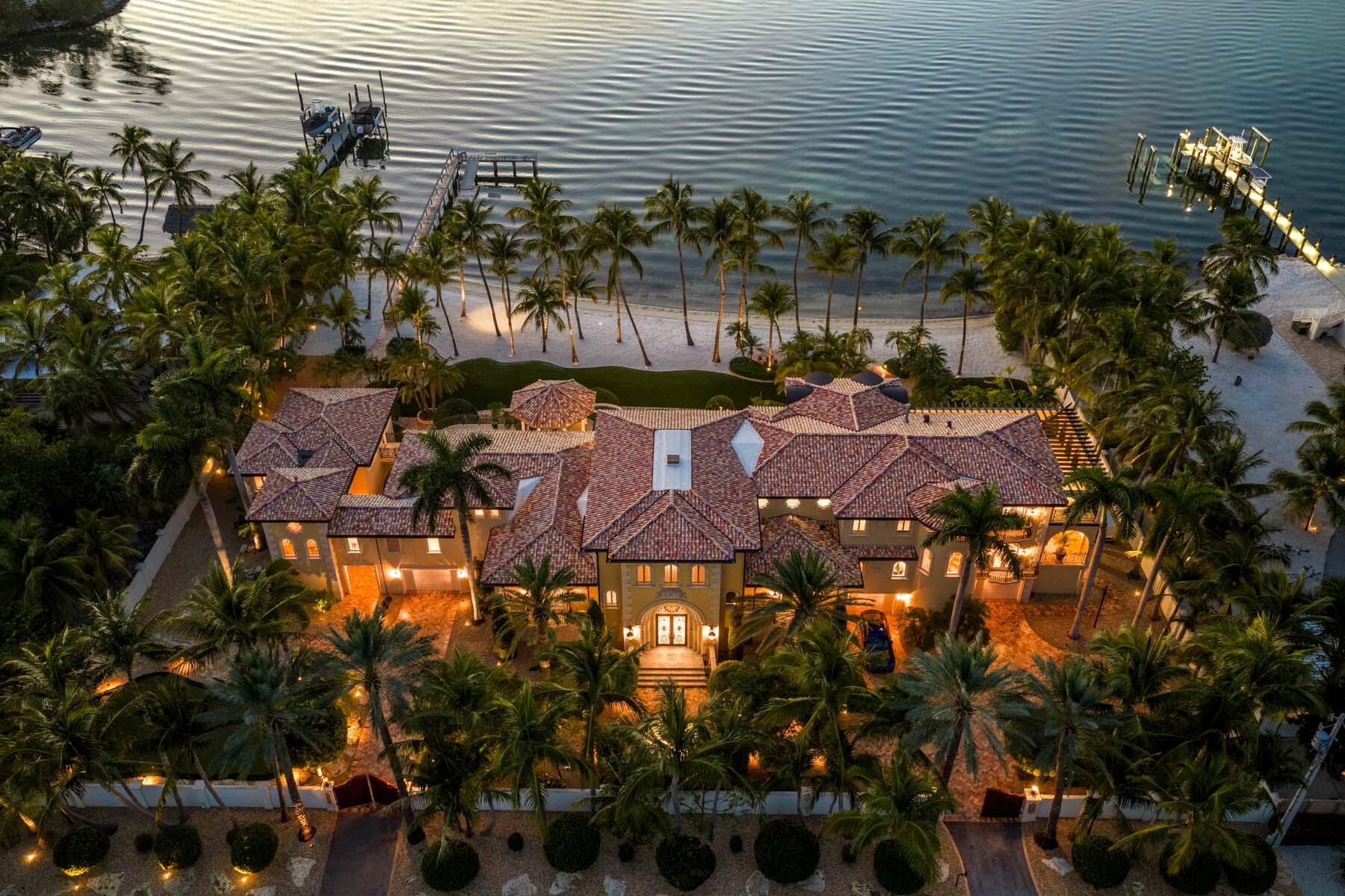 Image 1: Villa Lago 75090 Overseas Hwy