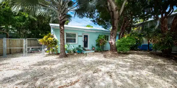 153 Apache Street