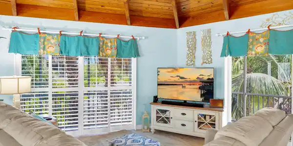 Image 3: Open Living Area