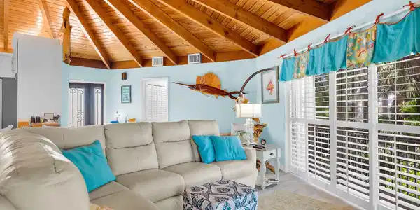 Image 4: Open Living Area