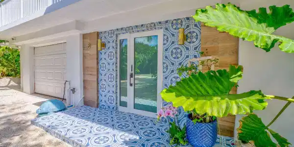 8 Tiki Lane