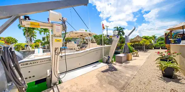 Image 2: Boat Lift