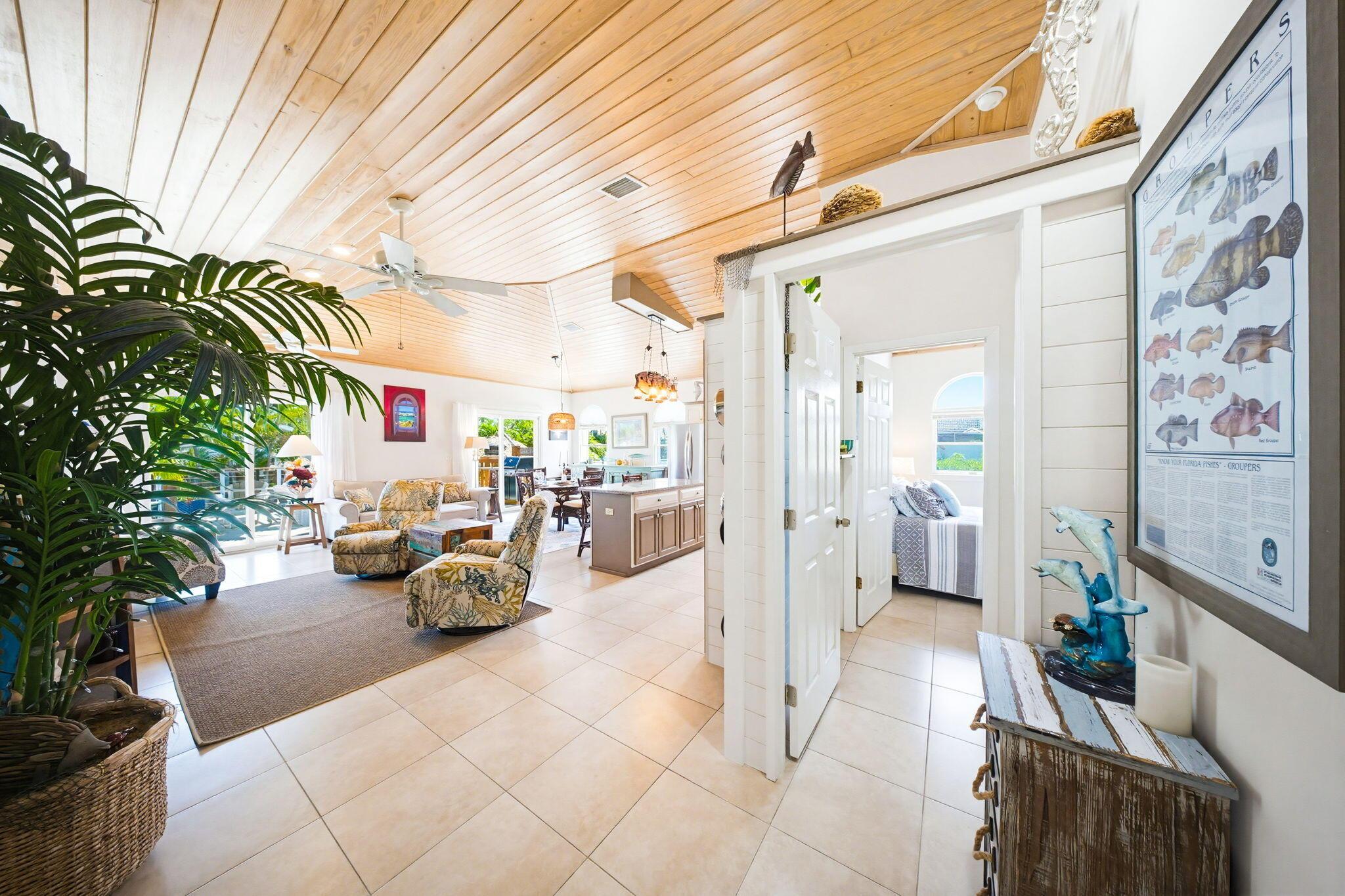 Image 4: Open Living Area