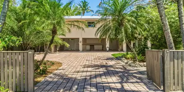 123 Venetian Way