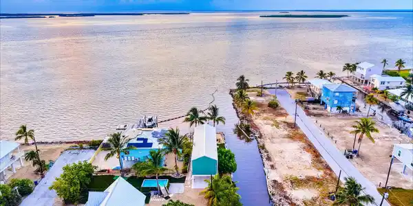 Image 2: Unobstructed Open Water Views