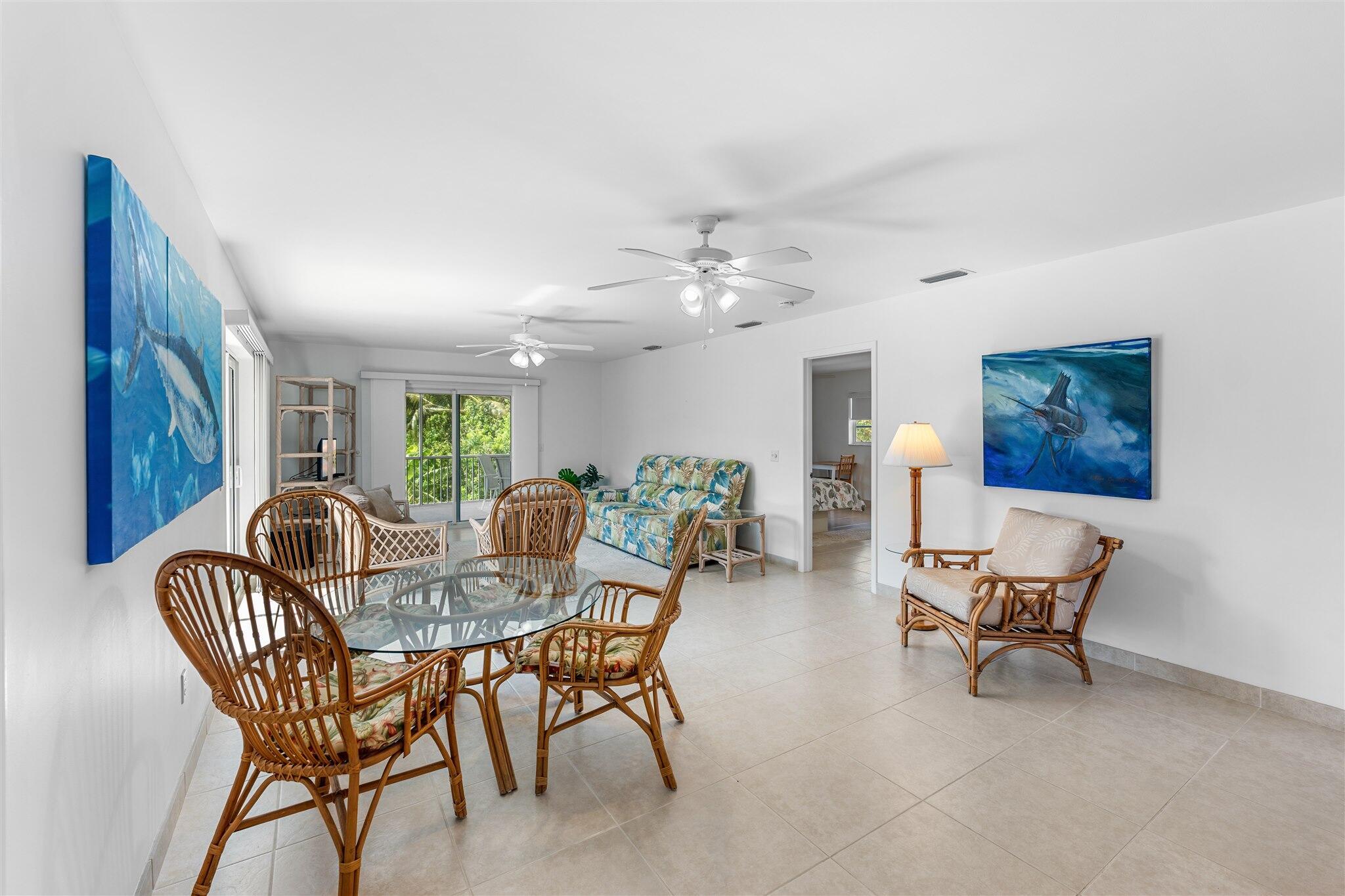 Image 3: Living area