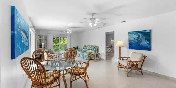 Image 3: Living area
