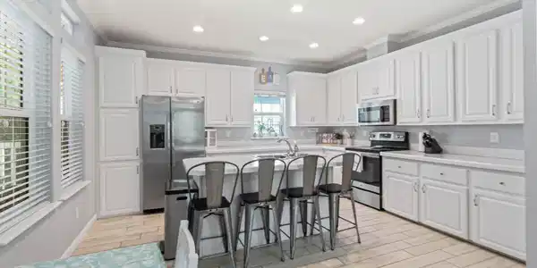 Image 3: Kitchen