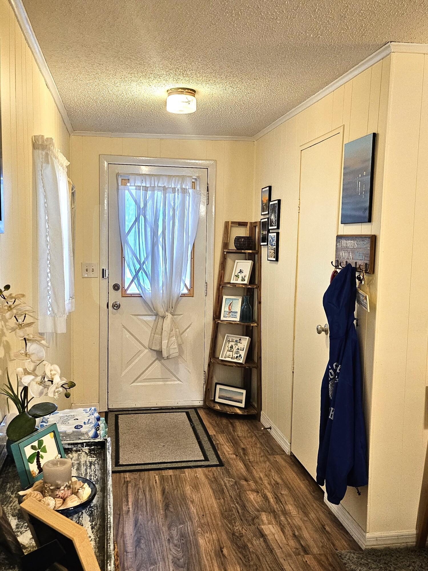Image 3: Entry