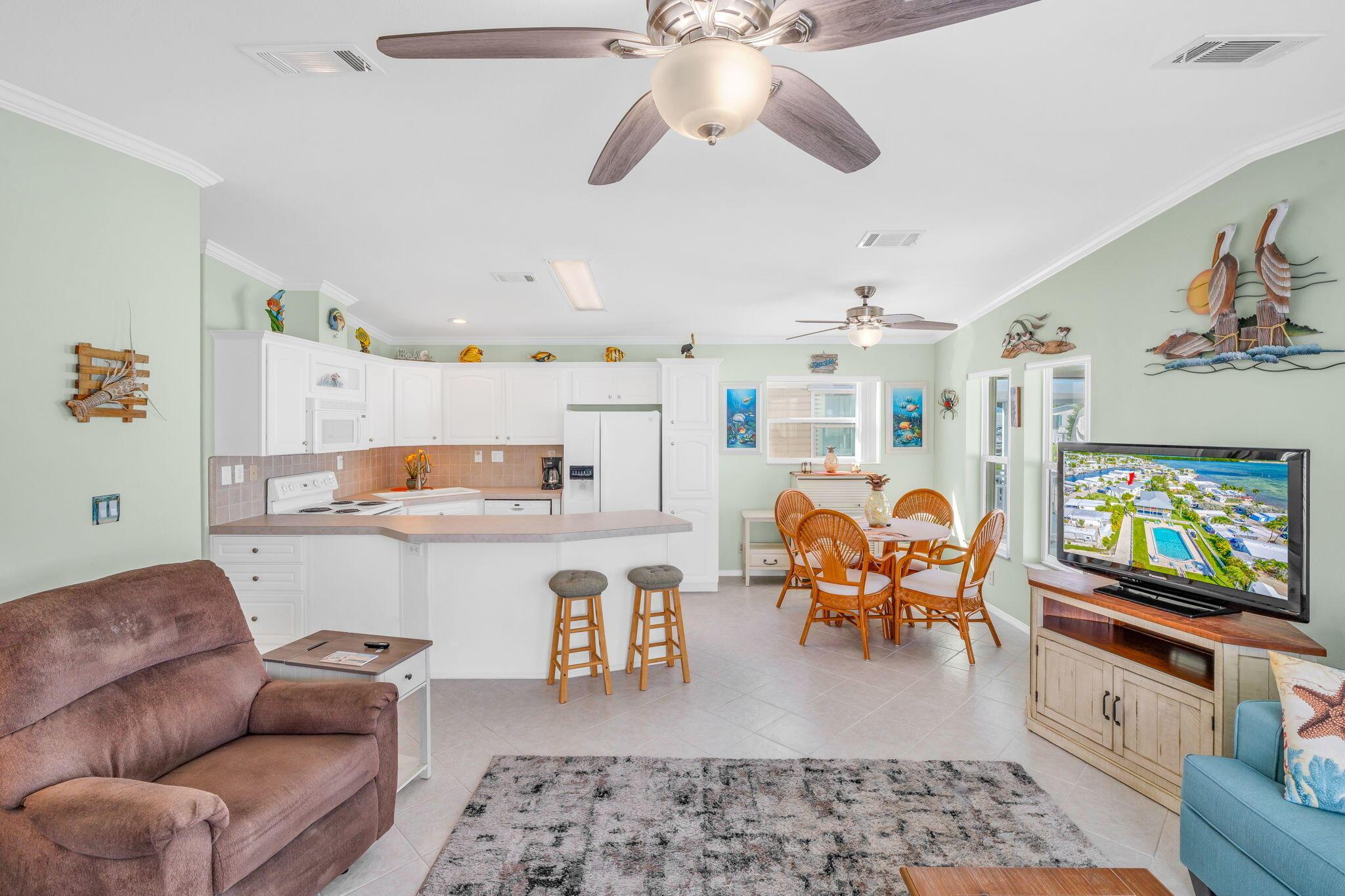 Image 3: Open Floor Plan