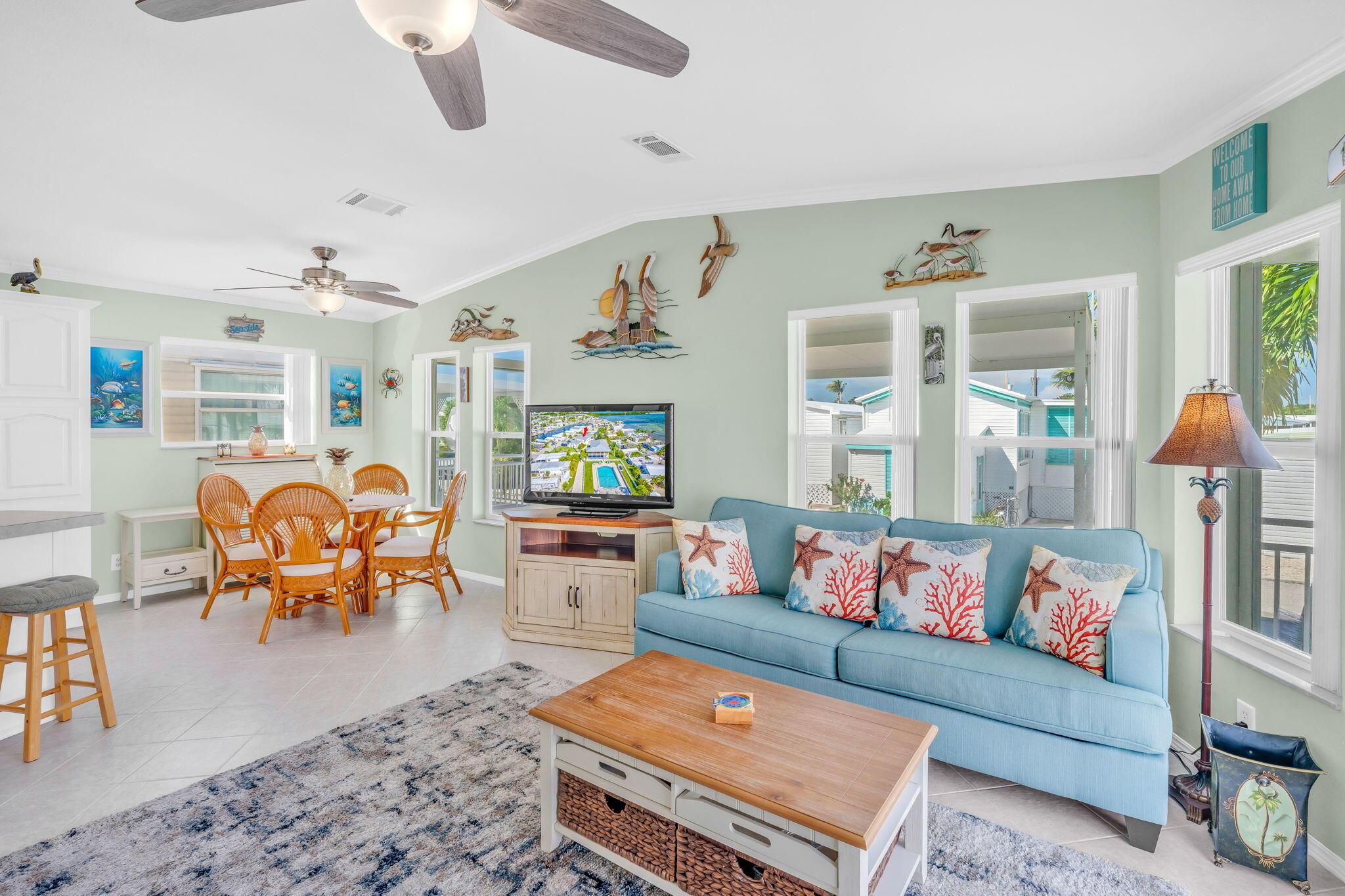 Image 4: Open Floor Plan