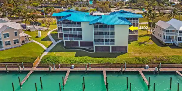 Image 4: Premier located Penthouse Condo 4402