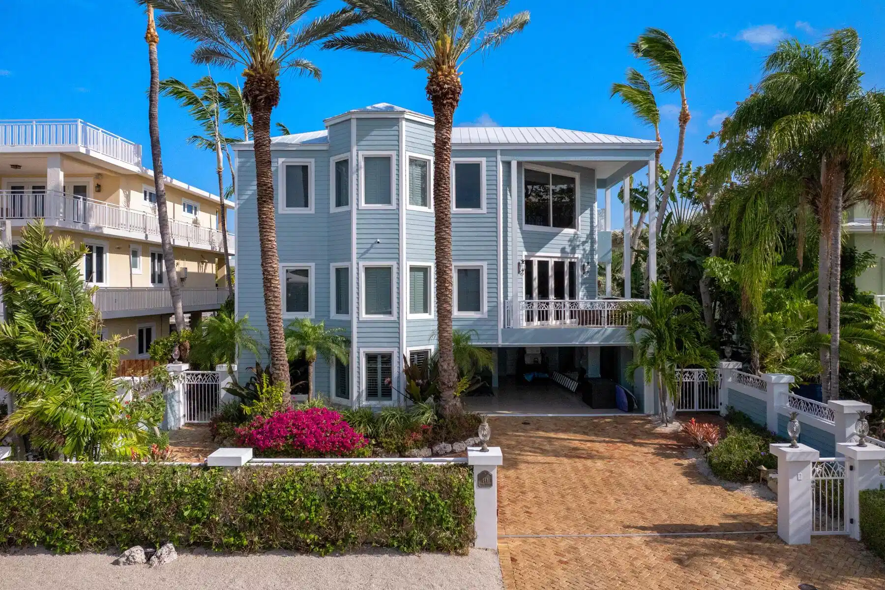 Image 1: Impeccable Architectural Styling