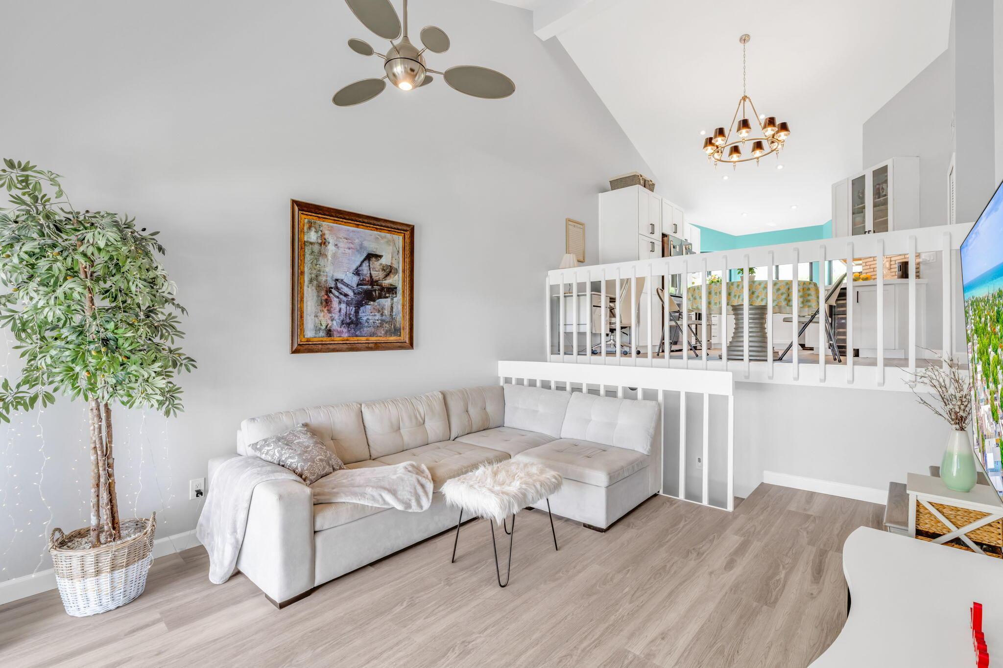 Image 4: Living Room