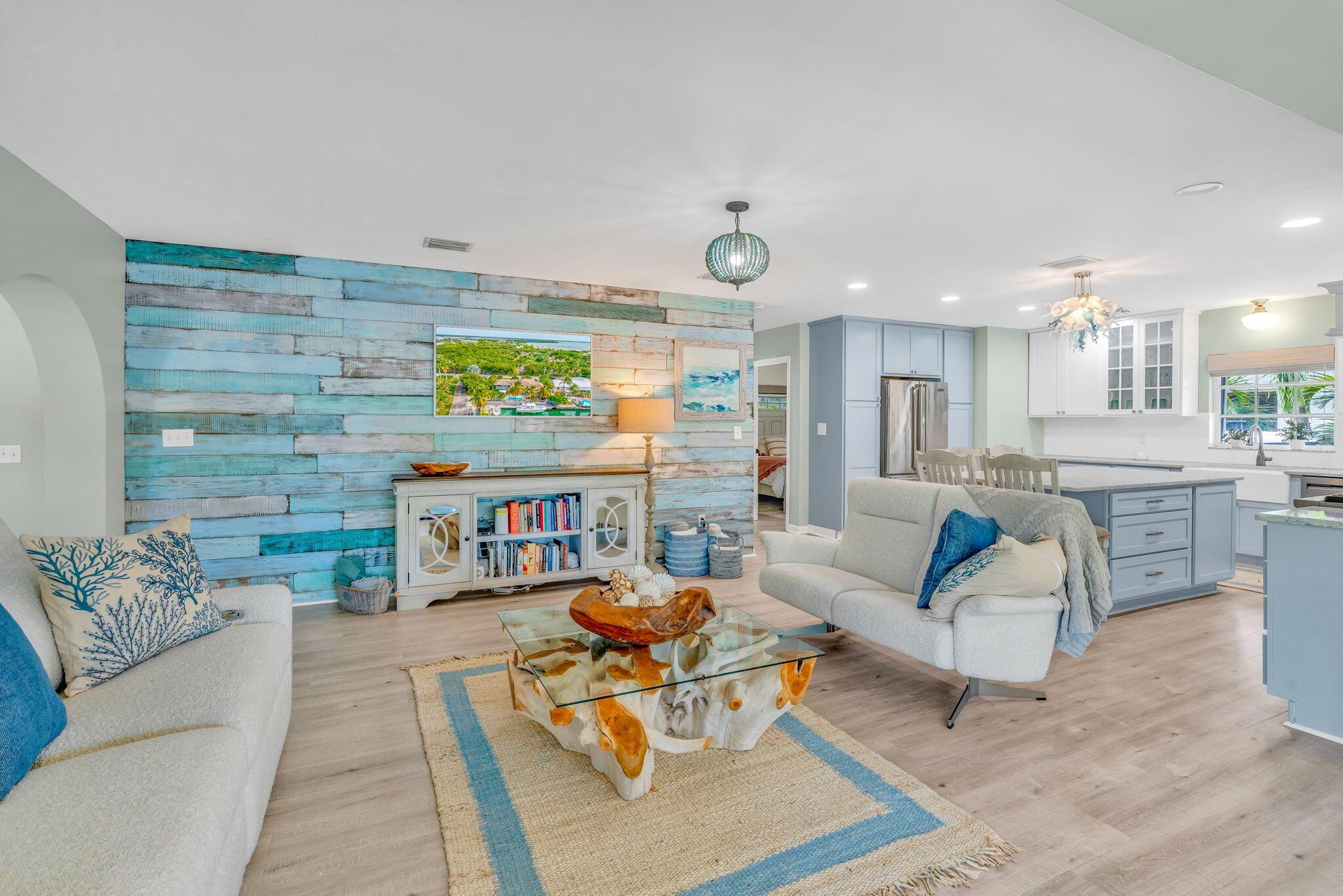 Image 4: Open Floor Plan