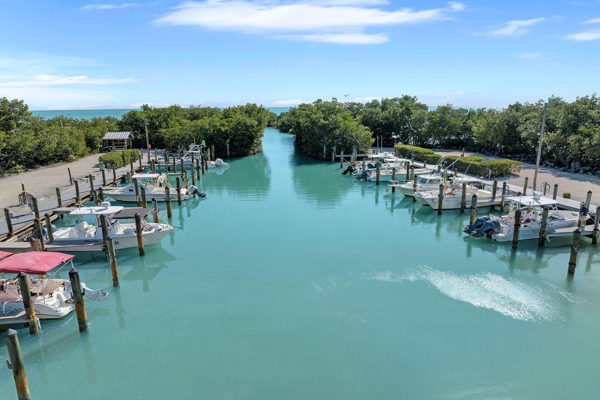 Image 4: Marina 2