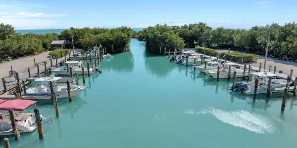 Image 4: Marina 2