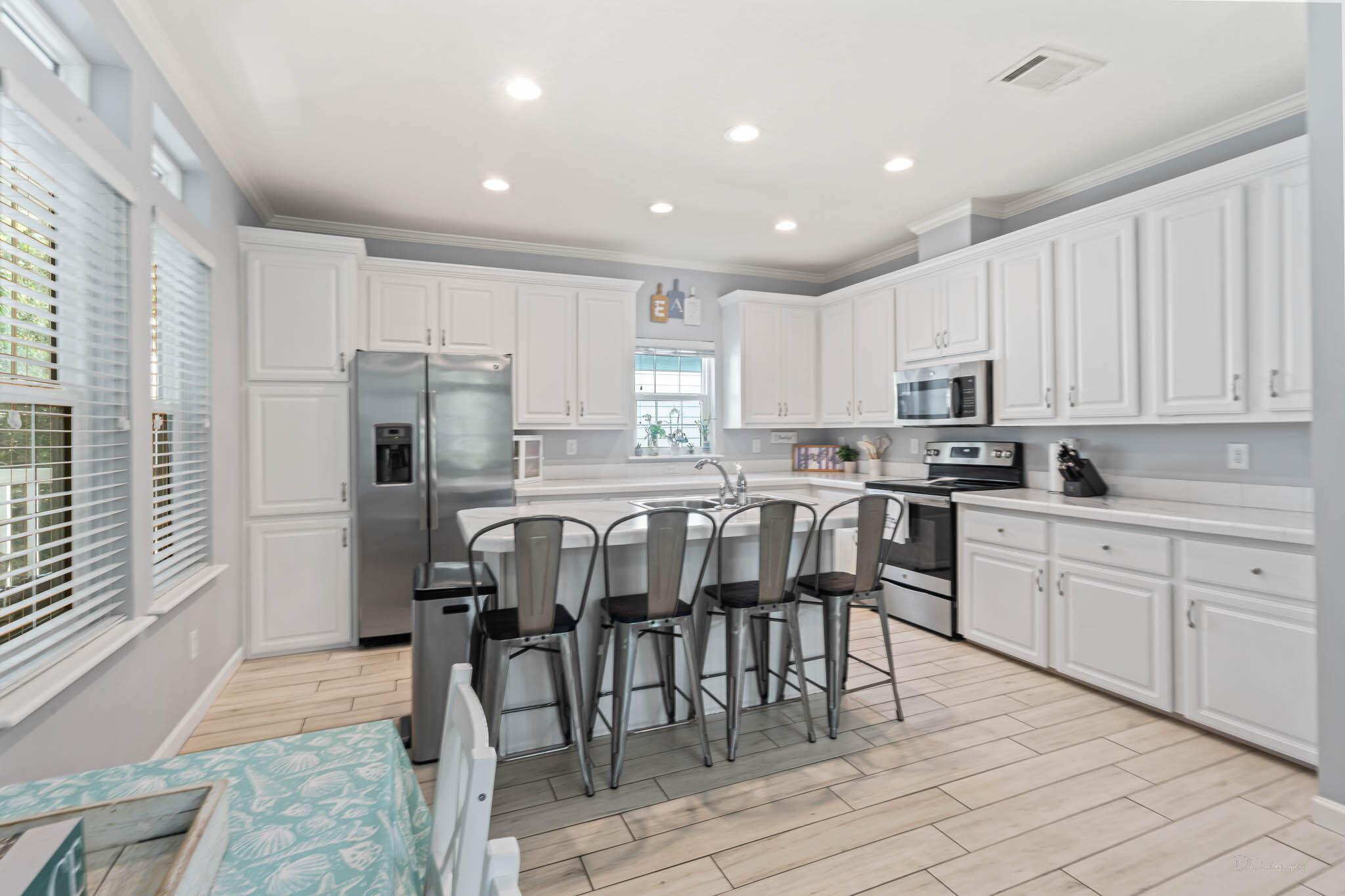 Image 3: Kitchen