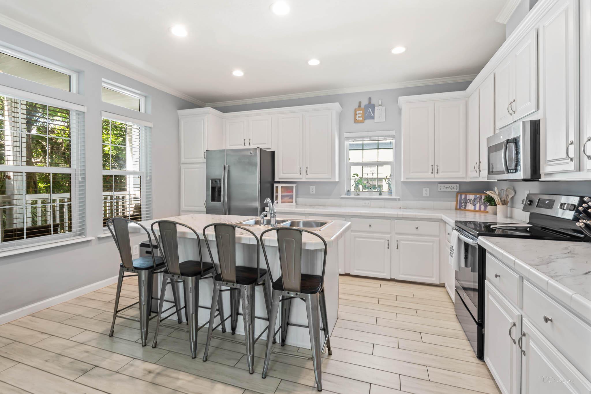 Image 4: Kitchen