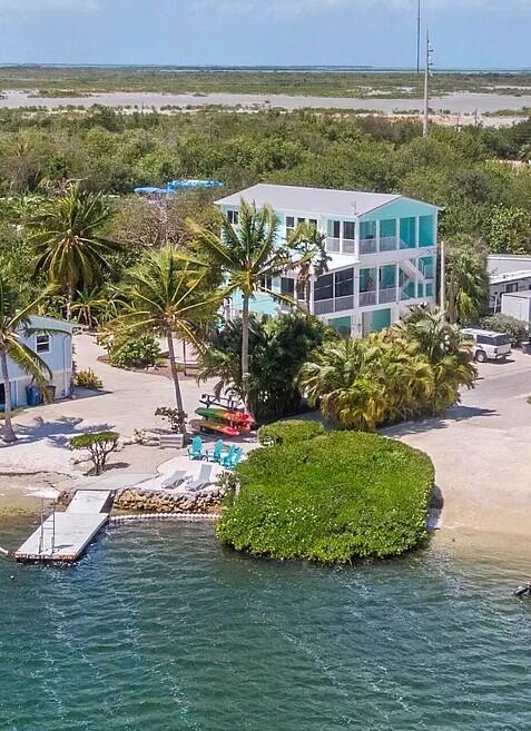 Image 1: Beach-House Vacation Rental