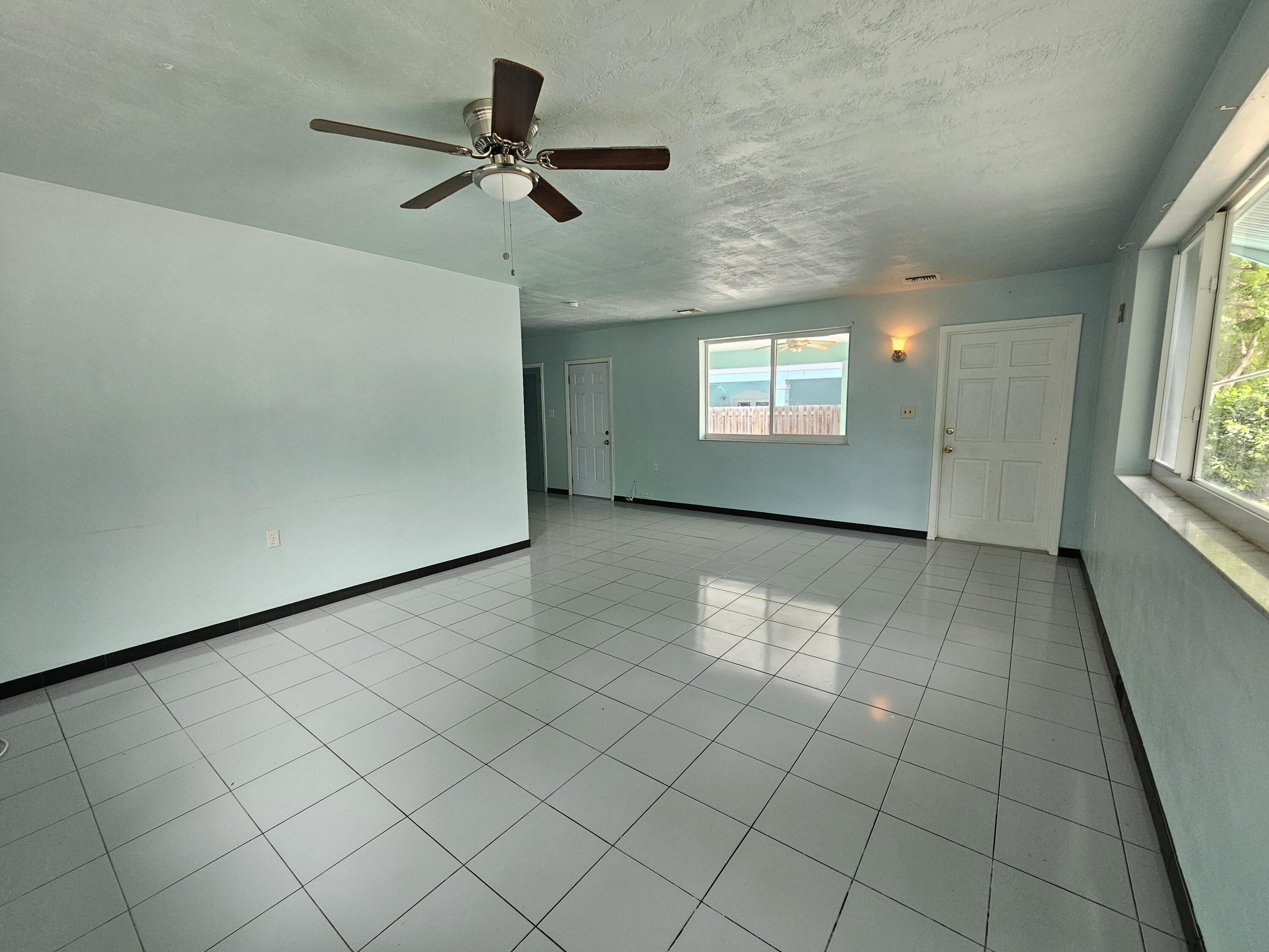 Image 3: Living Area