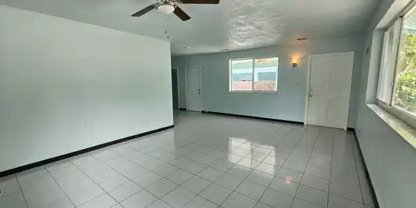 Image 3: Living Area