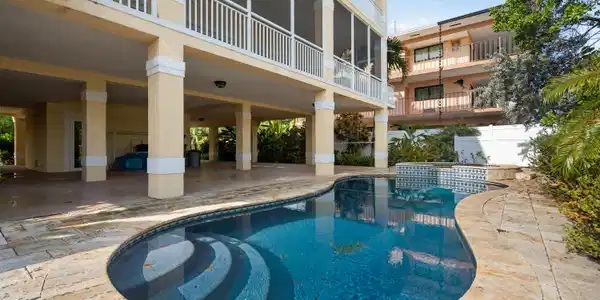 Image 4: Pool & Spa