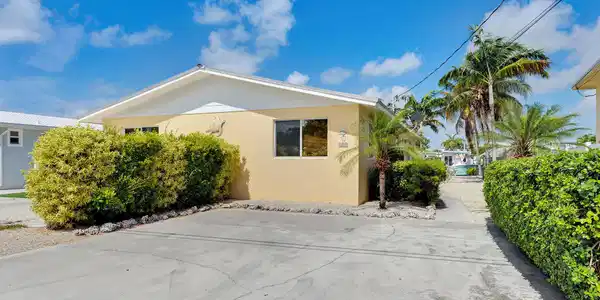 Image 4: Front of Home