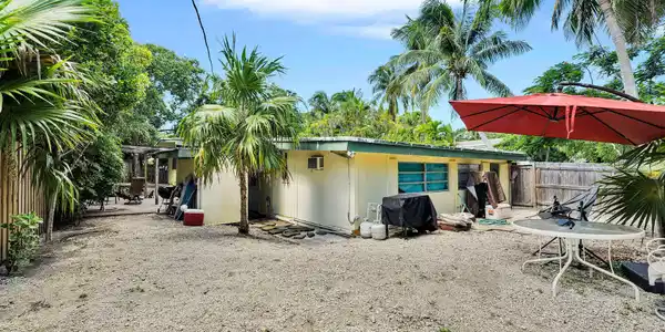 Image 4: BACK/SIDE OF HOME