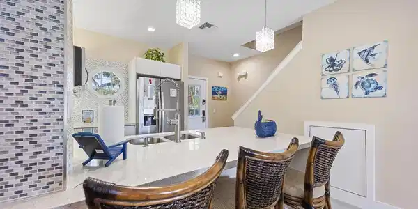 Image 2: Ample kitchen space