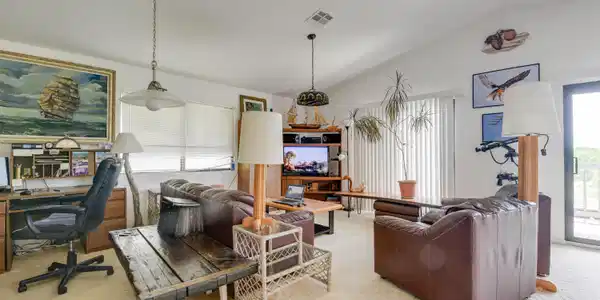 Image 3: Living Area