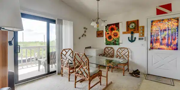 Image 4: Dining Area