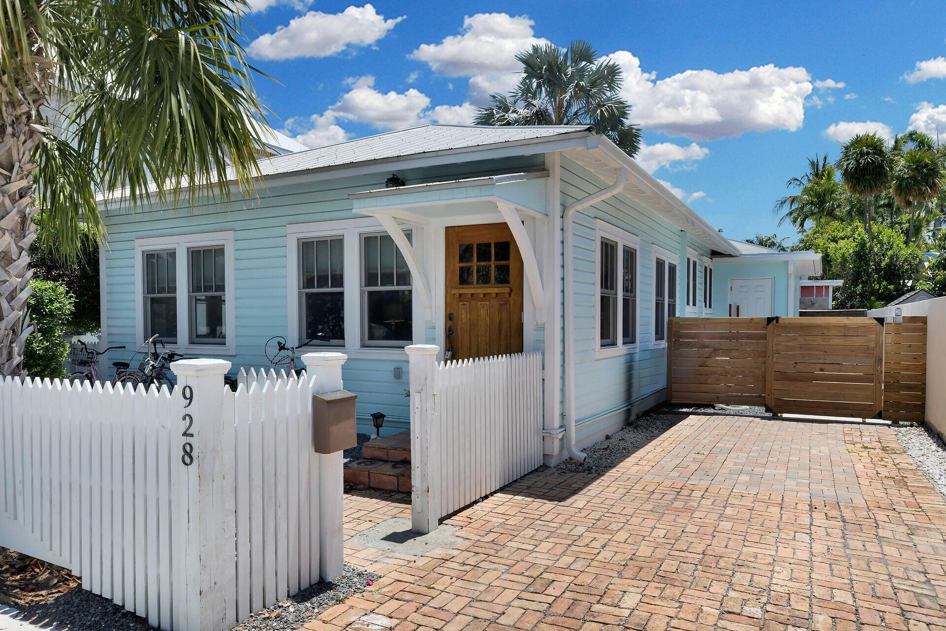 Image 2: 928 United St (5)