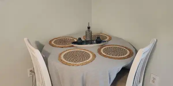 Image 3: Dining Area Front Unit
