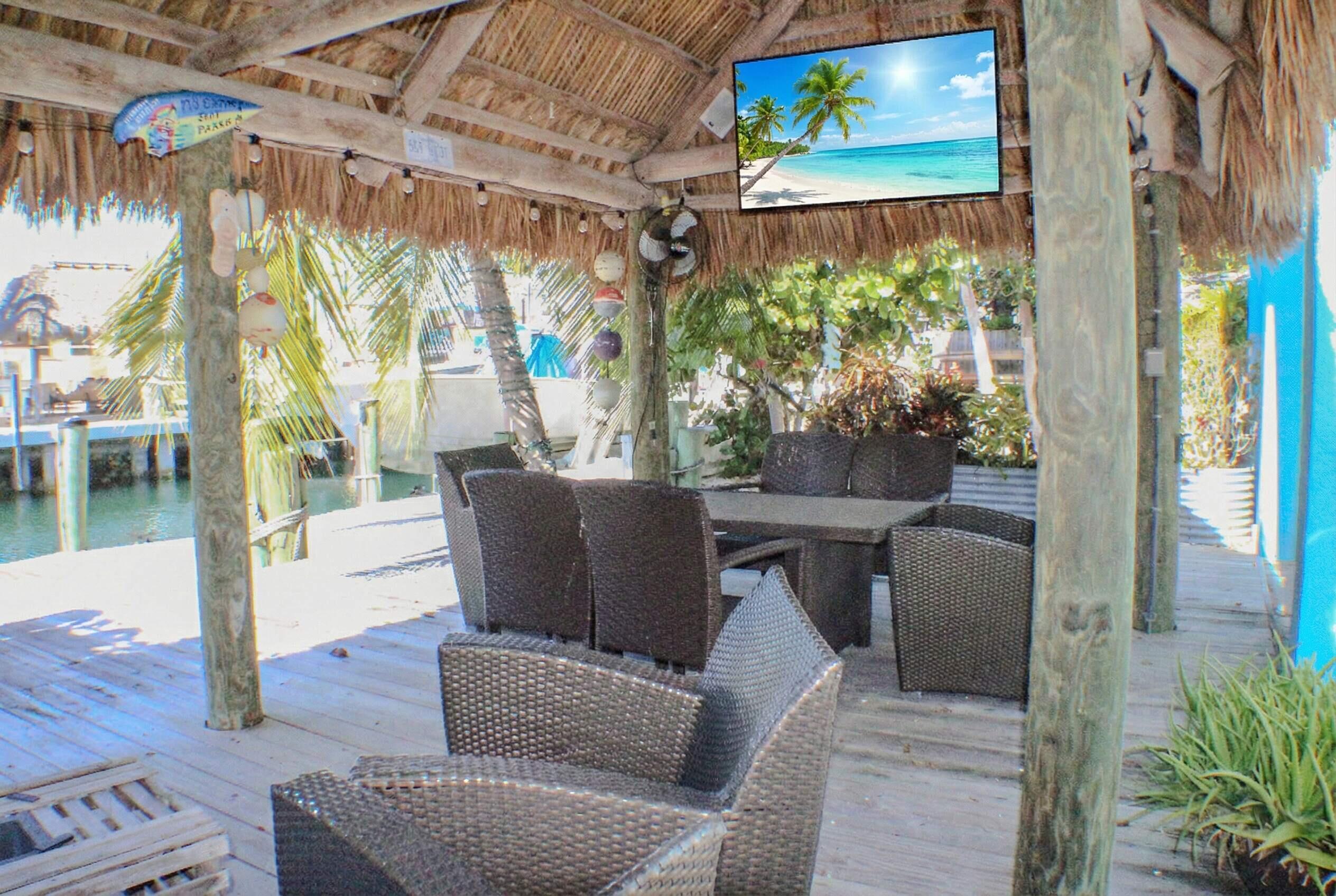 Image 3: Tiki Hut for entertaining