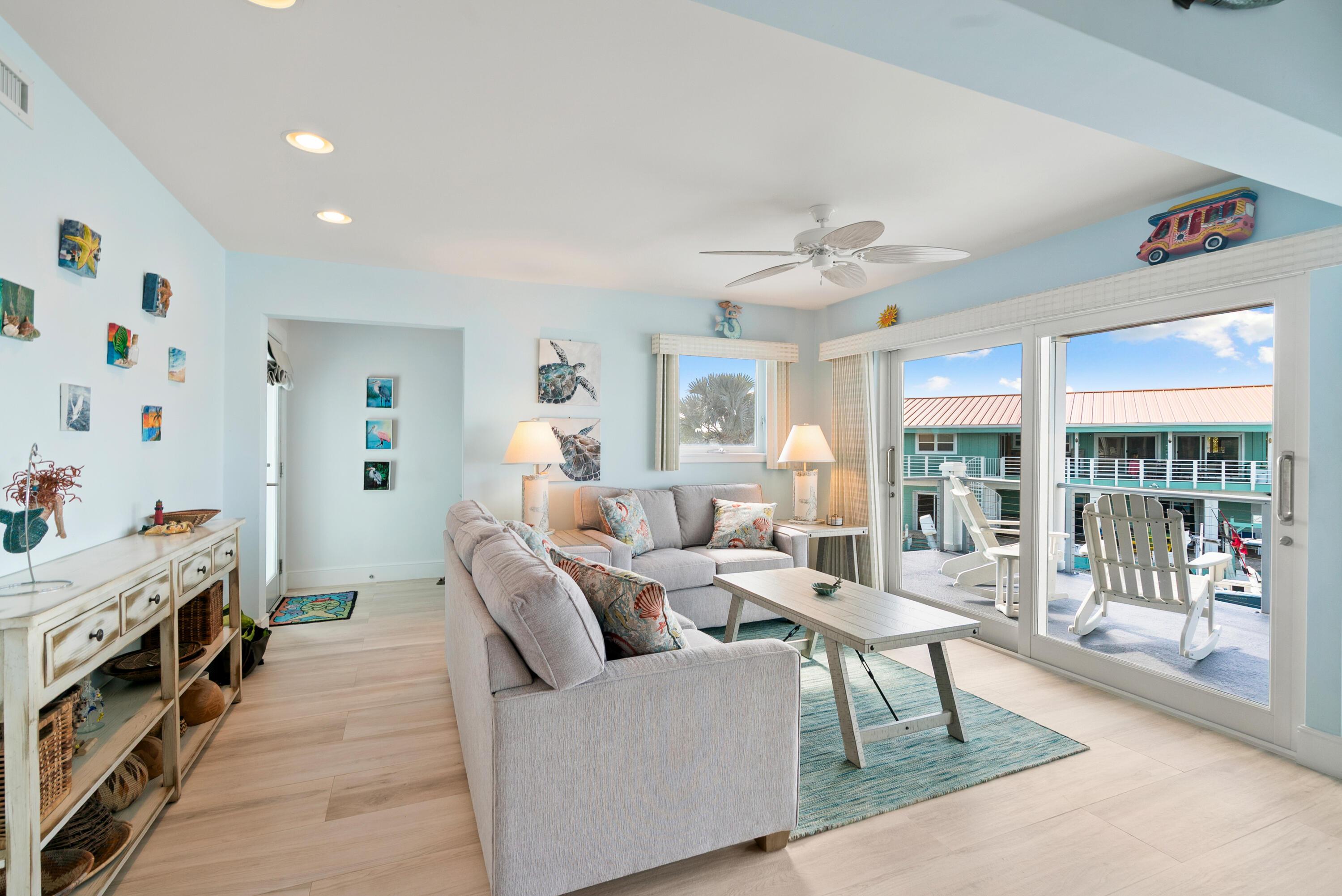 Image 4: Living Room