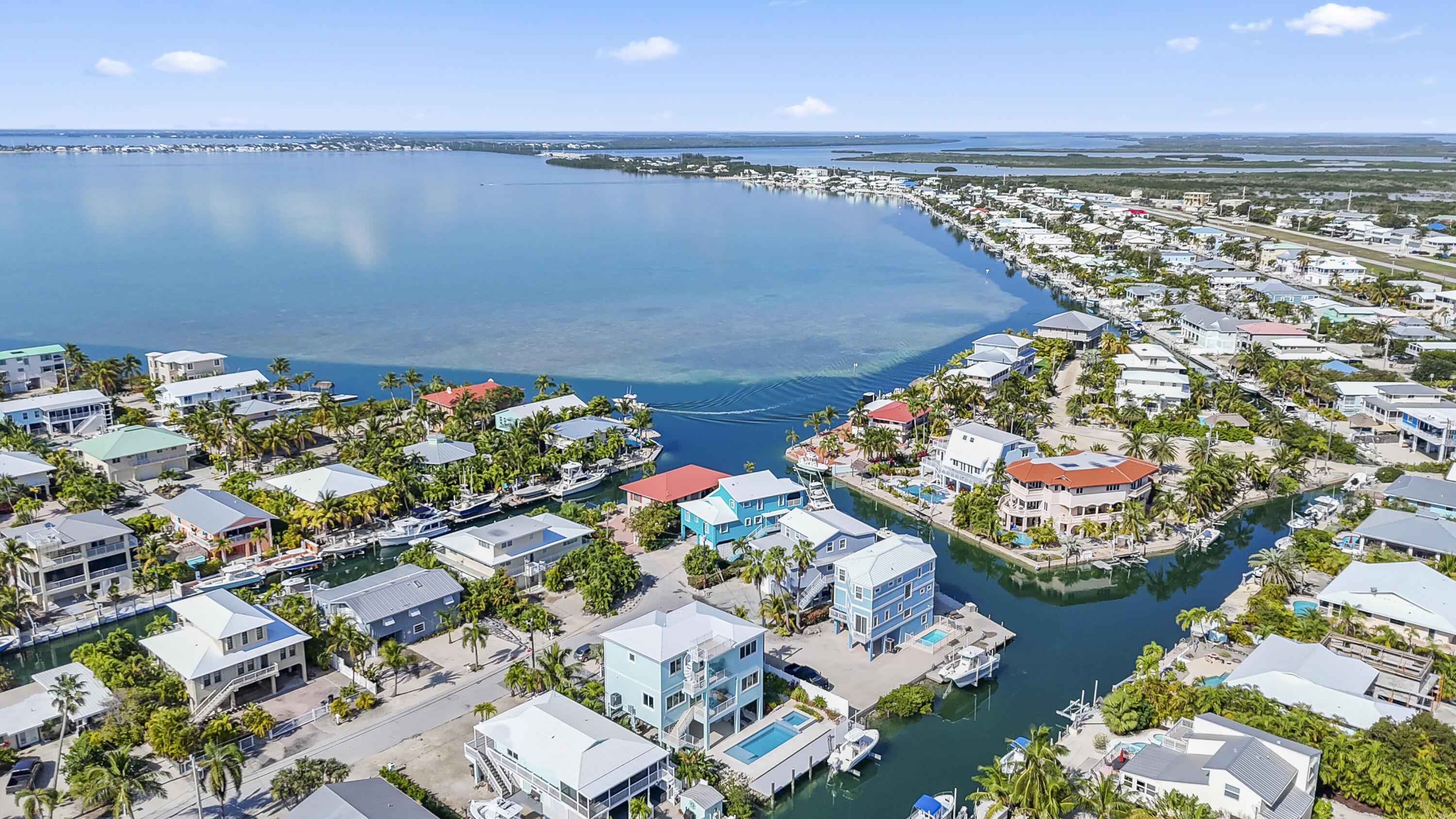 Image 2: 835 Gulf Dr (28) Primary