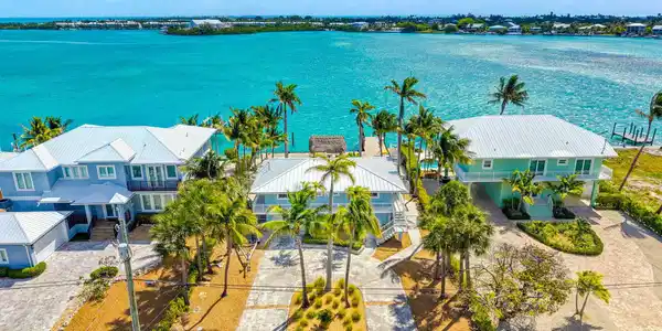 425 Harbour Drive