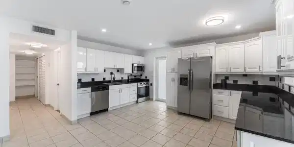 Image 4: Main Living Area