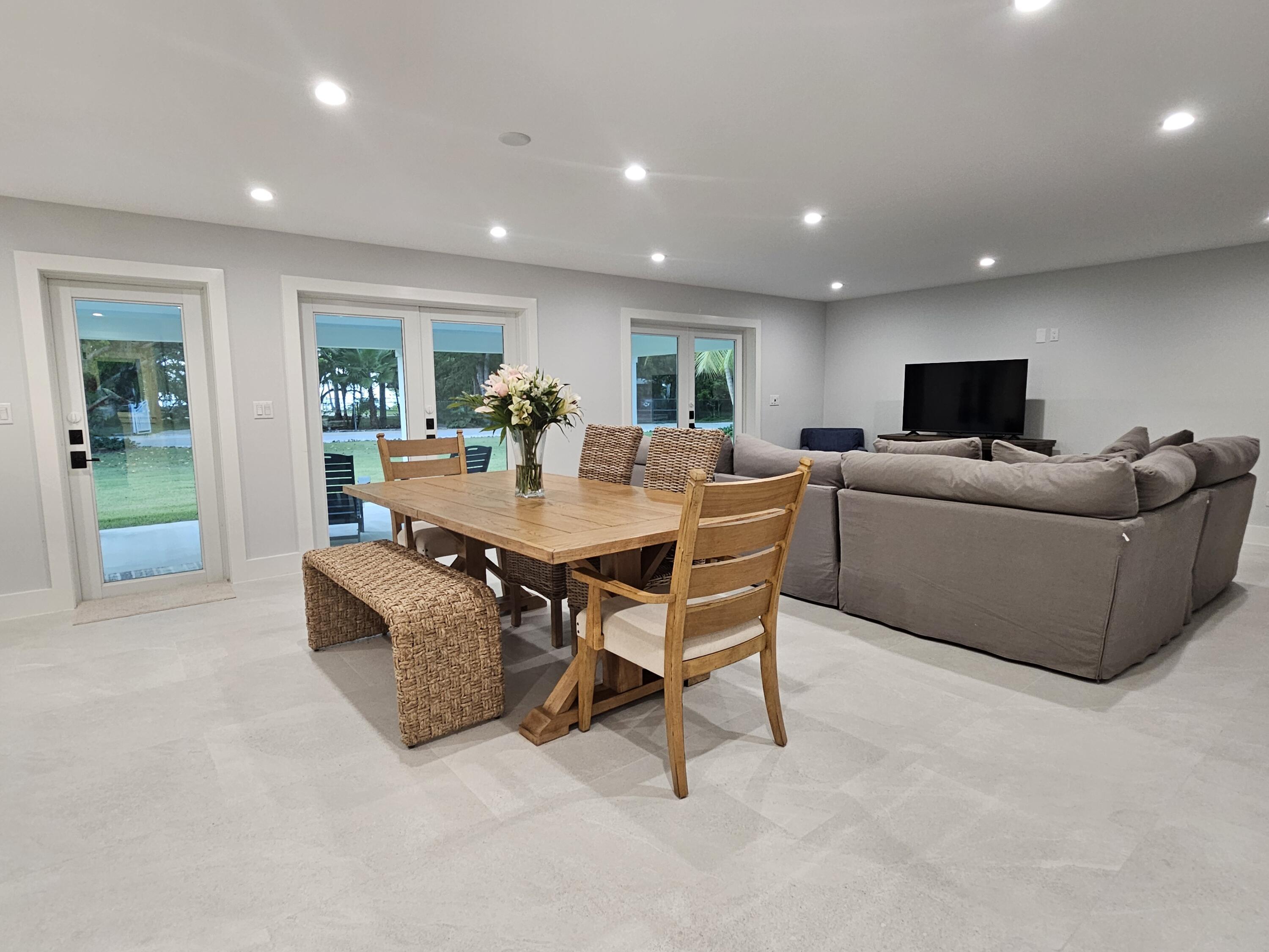 Image 4: dining - living area