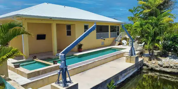 Image 3: Pool + Hot Tub