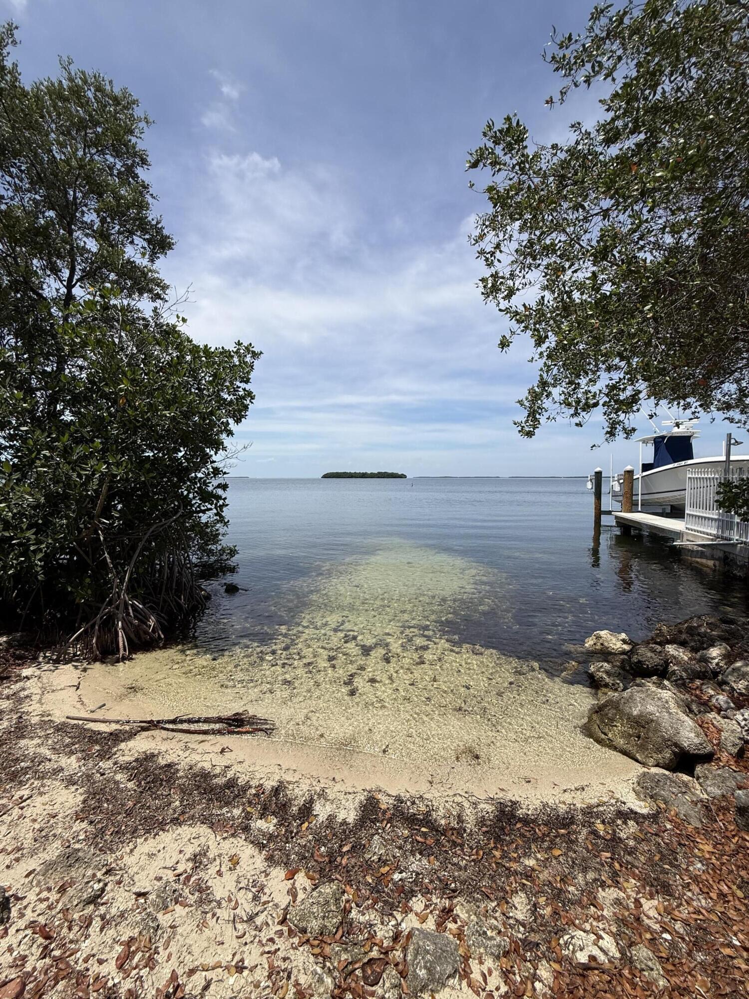 Image 4: Community Beach area to bay