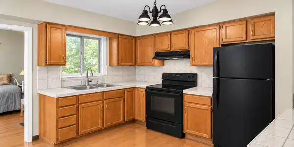 Image 4: kitchen