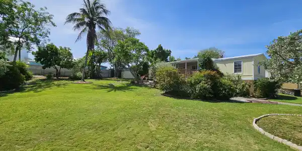 Image 4: 917 Plantation Rd