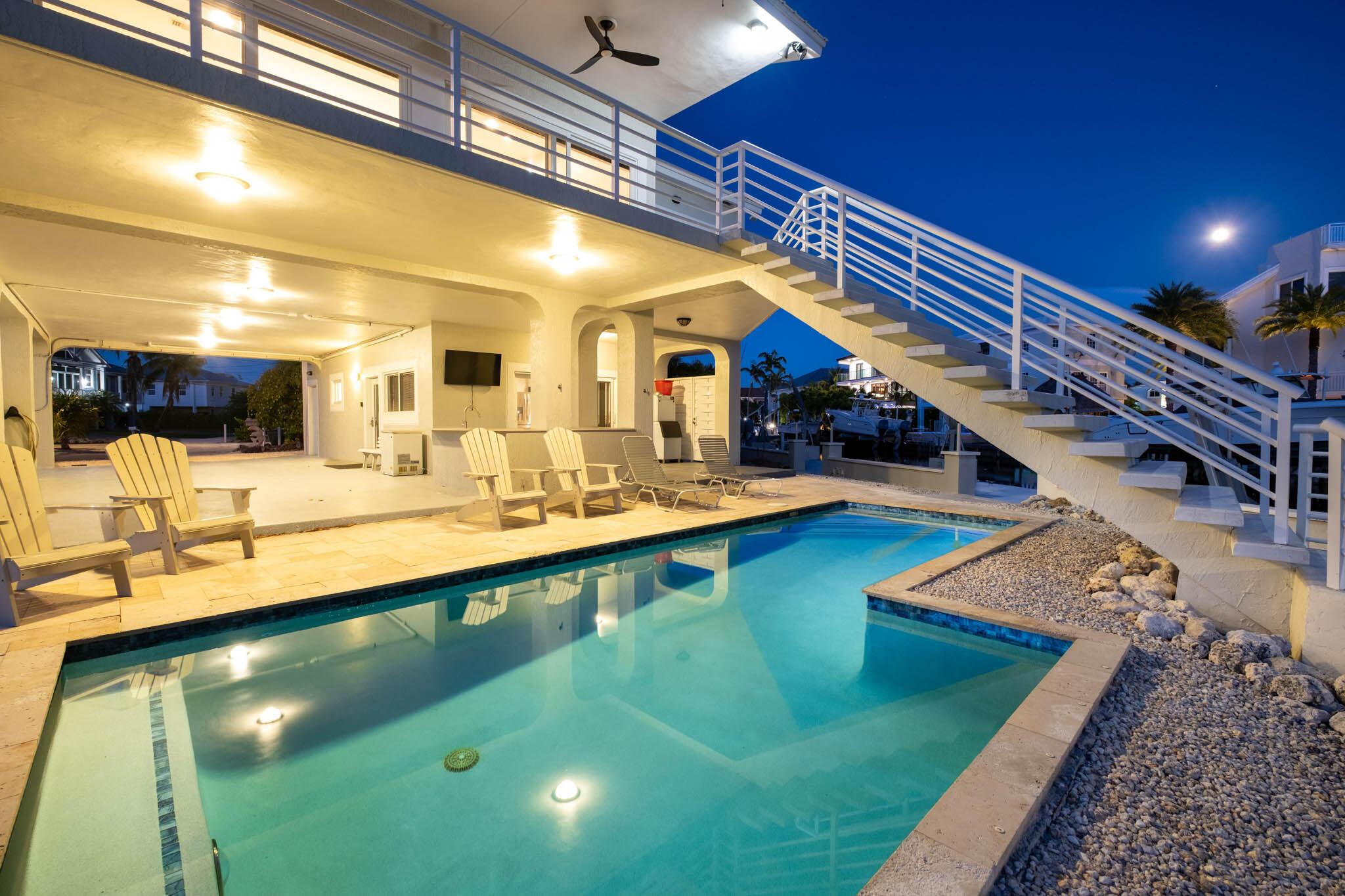 Image 2: Pool and entertaining area